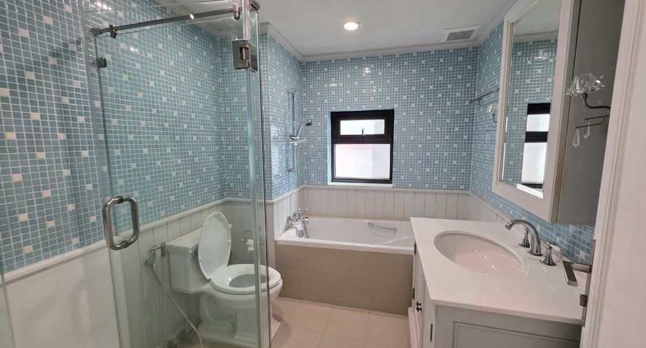 For rent 2 bedrooms condo in Sathon, Bangkok