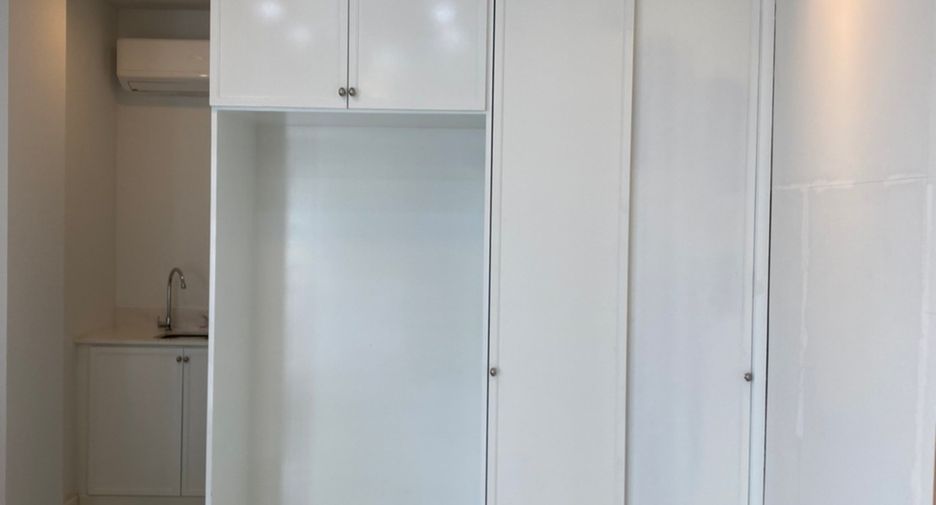 For rent and for sale 6 bedrooms condo in Watthana, Bangkok