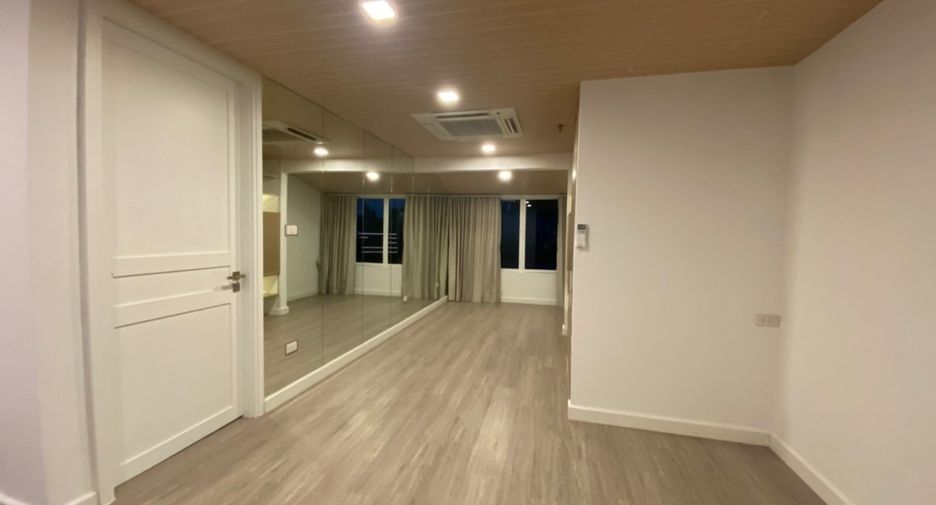 For rent and for sale 6 bedrooms condo in Watthana, Bangkok