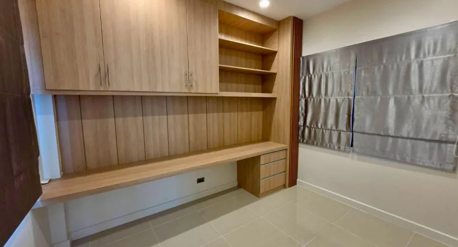 Haus zur Miete mit 3 Zimmer in Bang Lamung, Chonburi