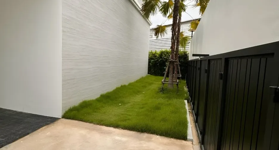 For rent 5 bedrooms villa in Huay Yai, Pattaya