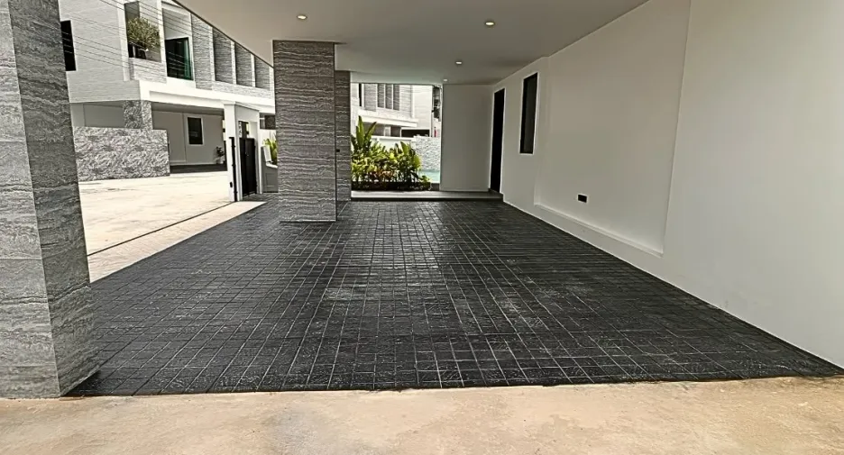 For rent 5 bedrooms villa in Huay Yai, Pattaya