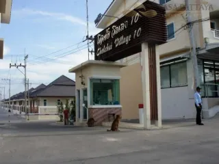 Haus zur Miete mit 3 Zimmer in Bang Lamung, Chonburi