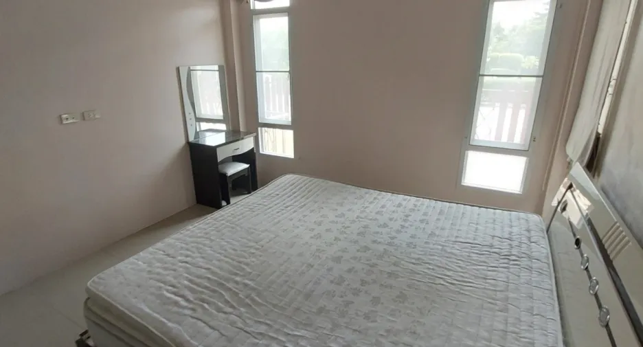 Haus zur Miete mit 3 Zimmer in Bang Lamung, Chonburi