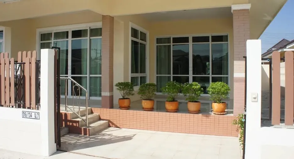 Haus zur Miete mit 3 Zimmer in Bang Lamung, Chonburi