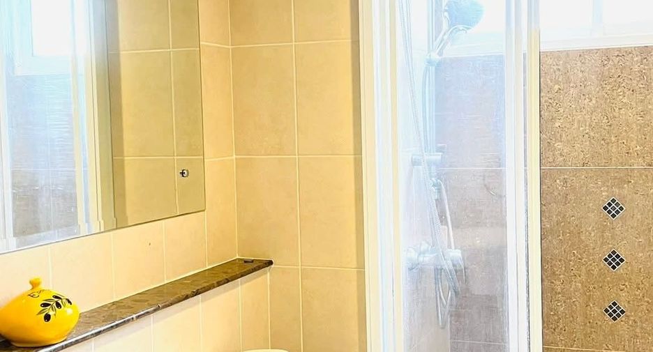 For rent 3 bedrooms townhouse in Bang Khen, Bangkok