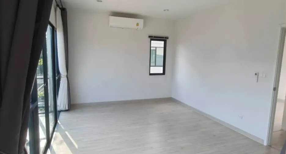 À vendre et à louer 3 chambres maison à Lam Luk Ka, Pathum Thani