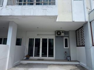 À louer 2 chambres maison de ville à Mueang Chiang Mai, Chiang Mai