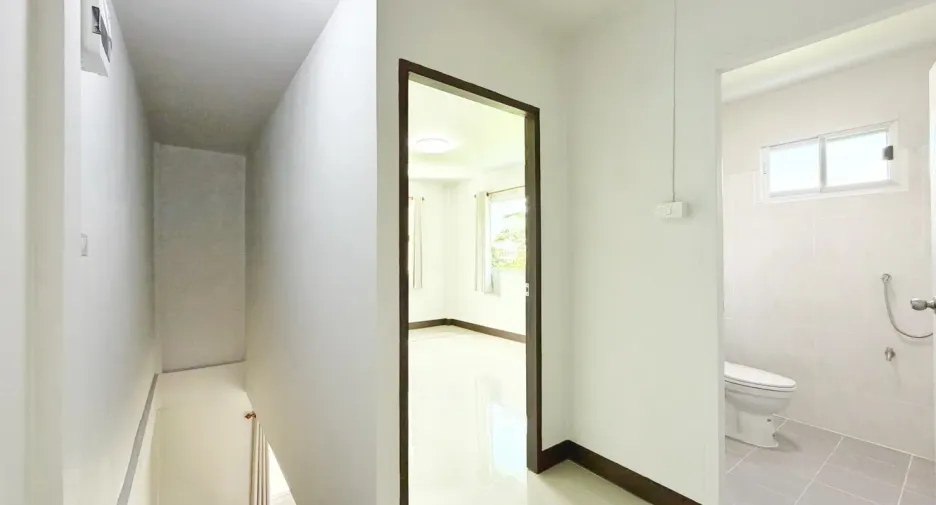 For sale 2 bedrooms townhouse in San Kamphaeng, Chiang Mai