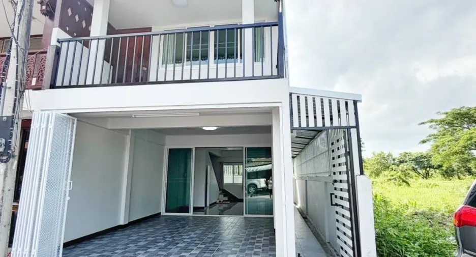 For sale 2 bedrooms townhouse in San Kamphaeng, Chiang Mai