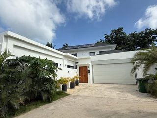 For rent 4 bedrooms villa in Mueang Phuket, Phuket