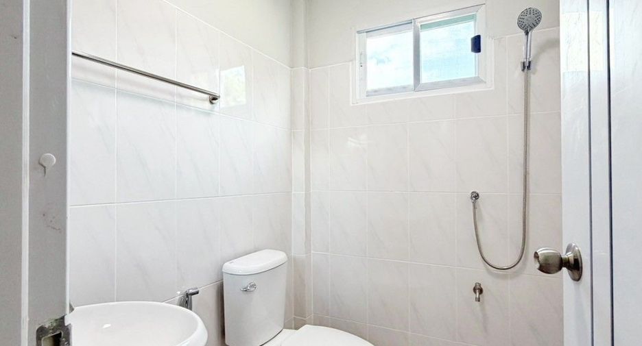 For sale 2 bedrooms townhouse in San Kamphaeng, Chiang Mai