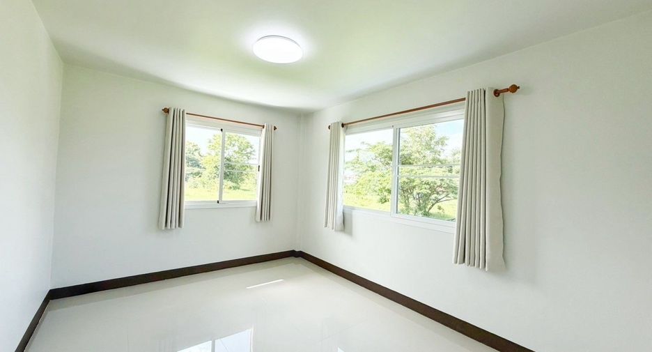 For sale 2 bedrooms townhouse in San Kamphaeng, Chiang Mai