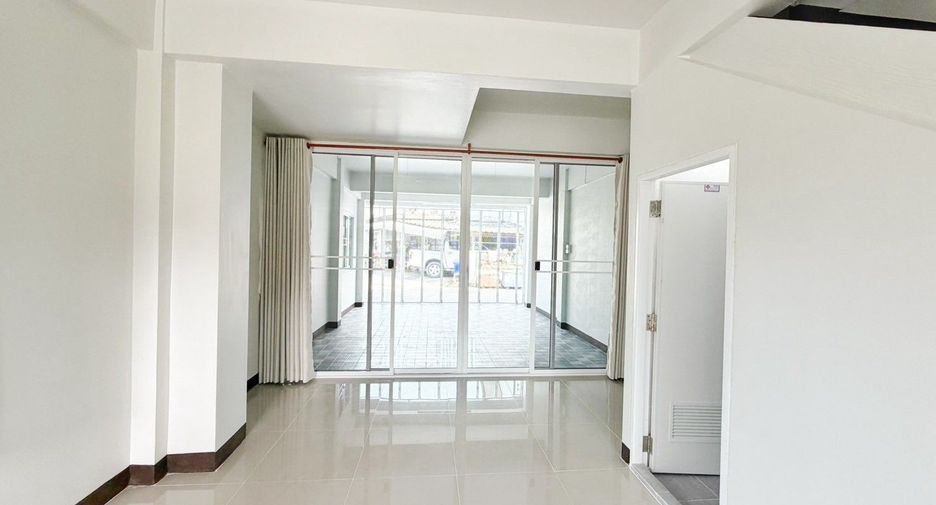 For sale 2 bedrooms townhouse in San Kamphaeng, Chiang Mai