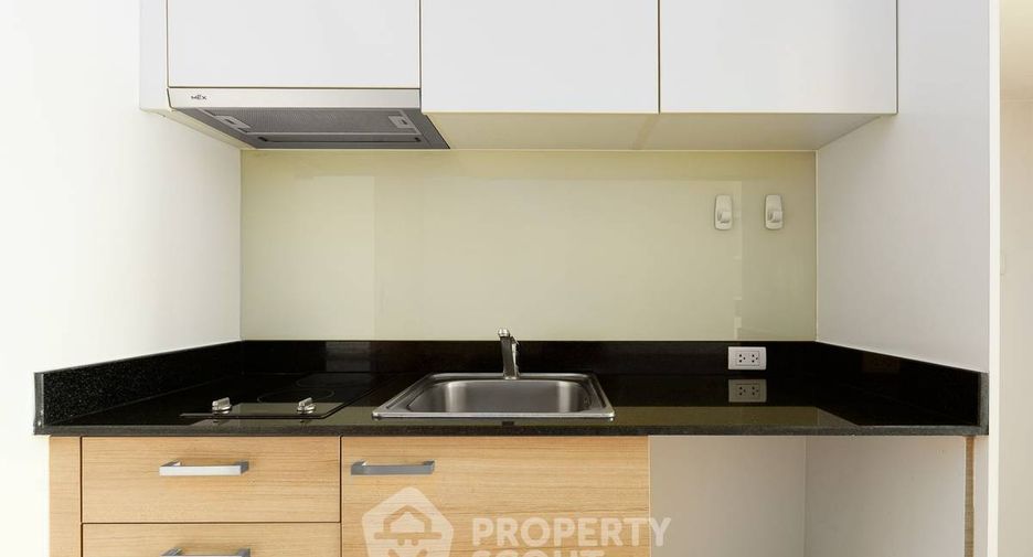 For sale 1 bed condo in Watthana, Bangkok