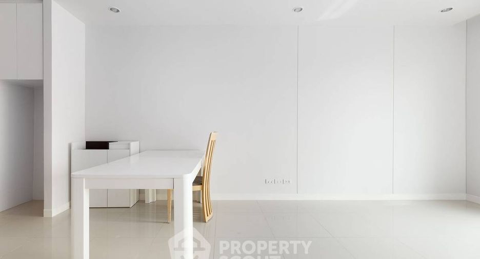 For sale 1 bed condo in Watthana, Bangkok