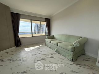 For rent 3 bedrooms condo in Bang Phlat, Bangkok