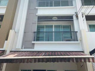 Reihenhaus zur Miete mit 3 Zimmer in Chom Thong, Bangkok