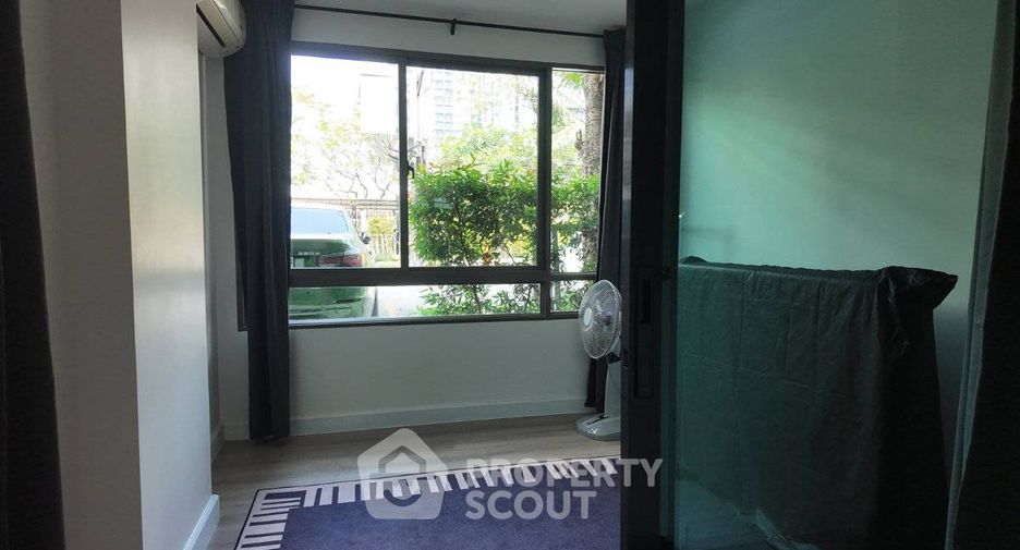 For rent 2 bedrooms condo in Huai Khwang, Bangkok