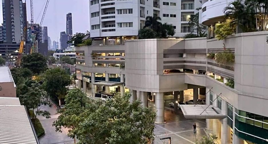 For sale 2 ベッドルーム condo in Khlong Toei, Bangkok