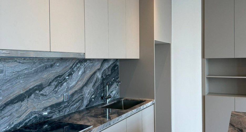 For sale 2 bedrooms condo in Phaya Thai, Bangkok