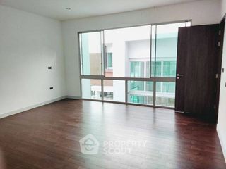 À vendre 4 chambres maison à Taling Chan, Bangkok