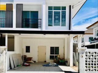 À vendre 3 chambres maison à Si Racha, Chonburi