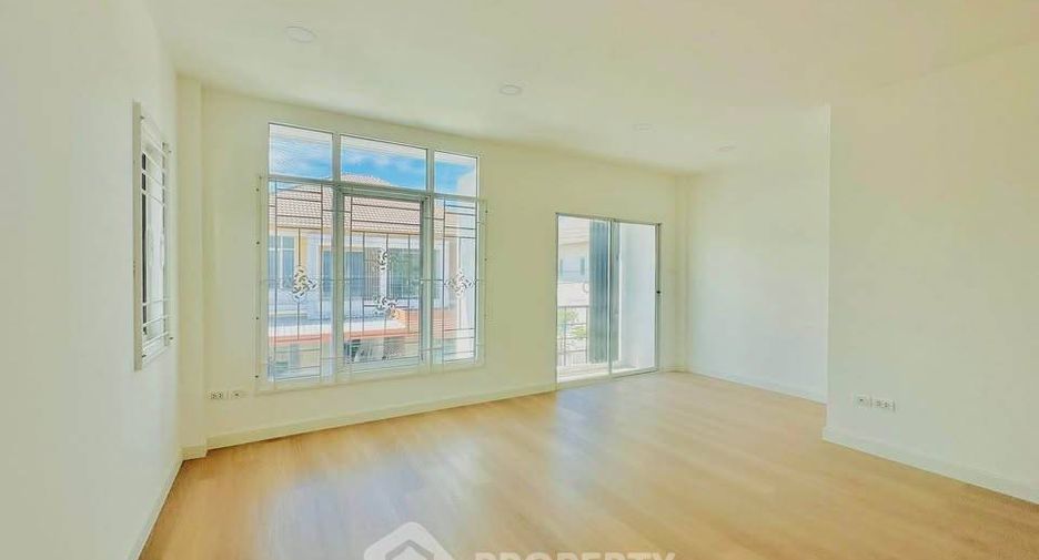 À vendre 3 chambres maison à Si Racha, Chonburi