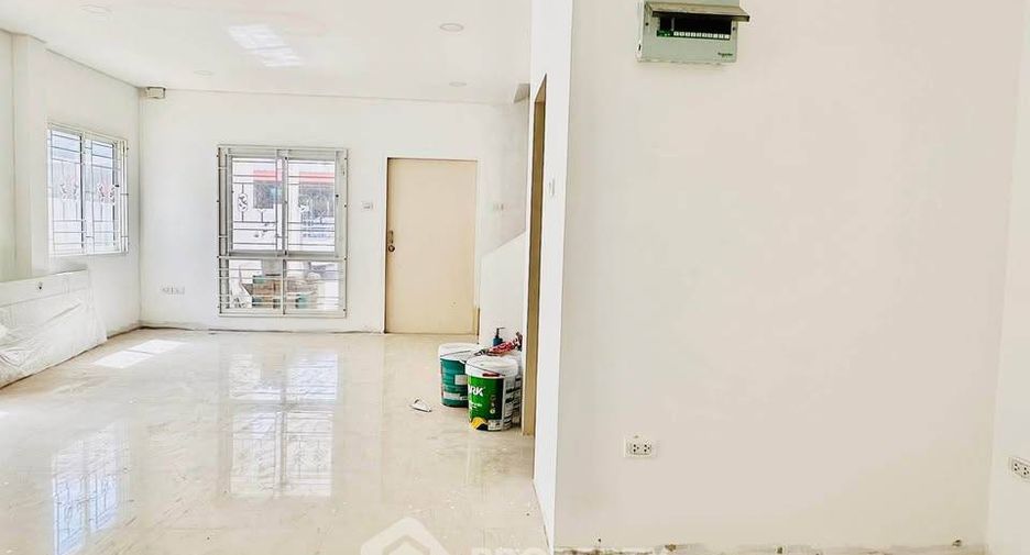 À vendre 3 chambres maison à Si Racha, Chonburi