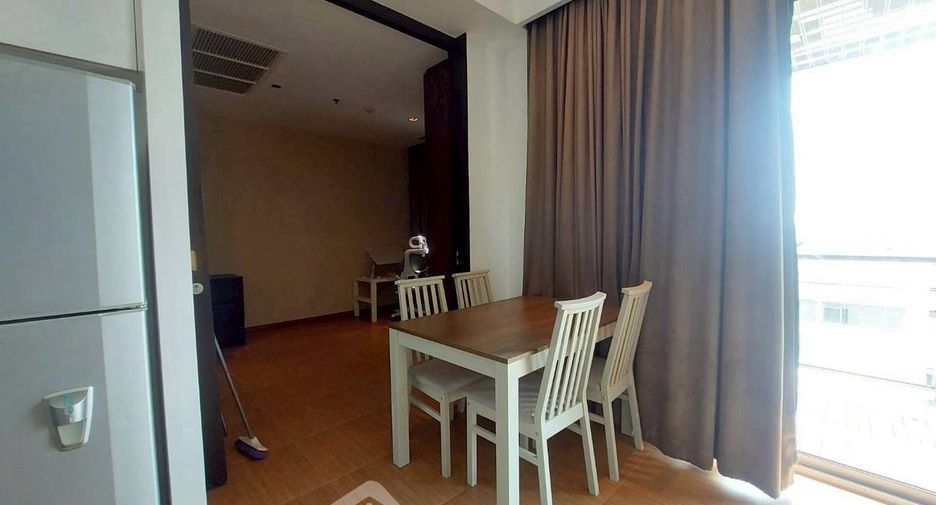 À vendre 2 chambres condo à Yan Nawa, Bangkok