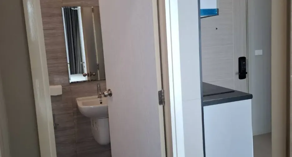 For rent 1 bed condo in Mueang Samut Prakan, Samut Prakan