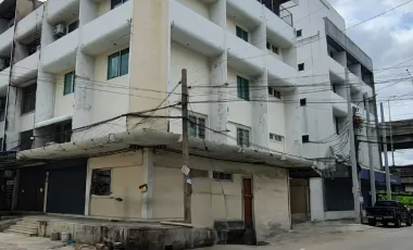 À louer 8 chambres local commercial à Bang Kapi, Bangkok