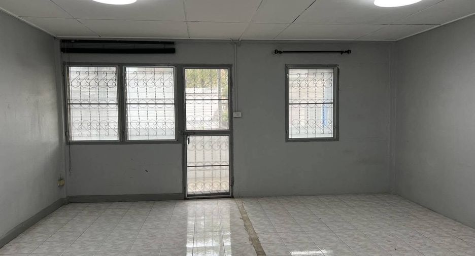 For rent 2 bedrooms townhouse in Watthana, Bangkok