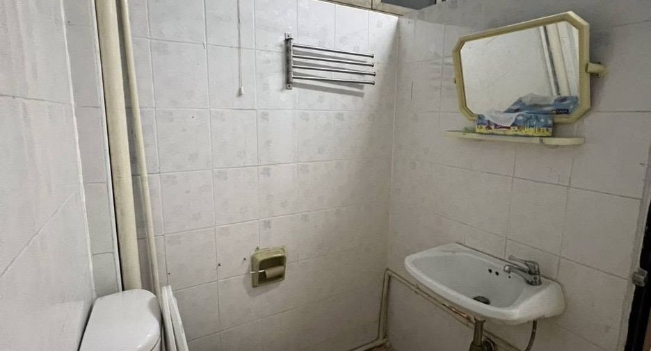 For rent 2 bedrooms townhouse in Watthana, Bangkok