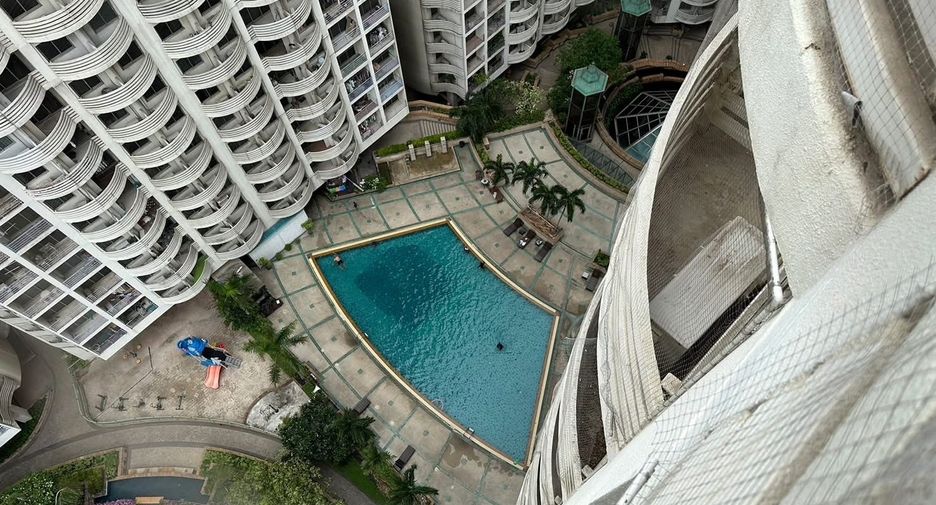 For rent 2 ベッドルーム condo in Yan Nawa, Bangkok