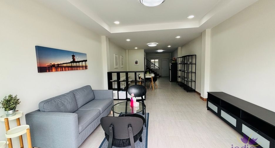 For rent 2 bedrooms retail Space in Mueang Chiang Mai, Chiang Mai