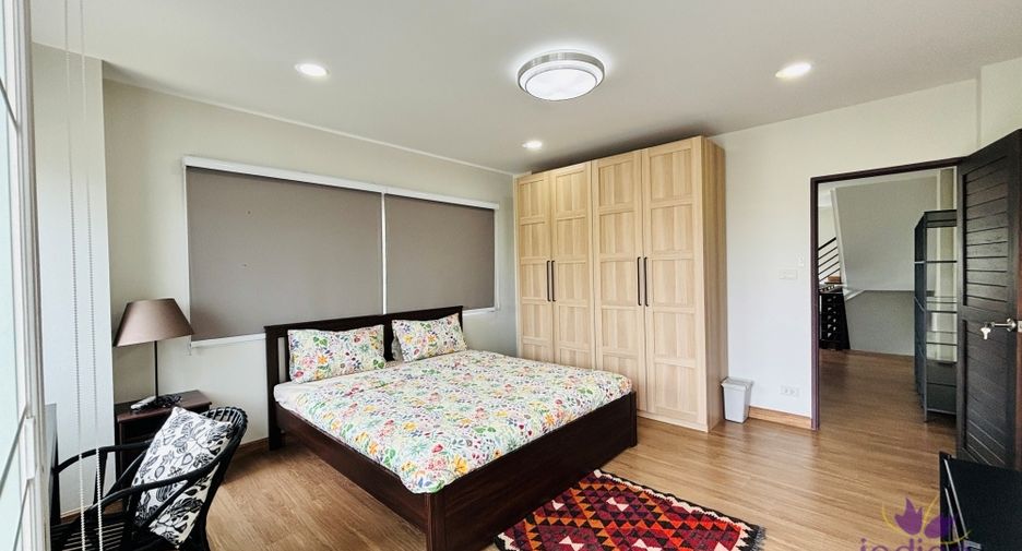 For rent 2 bedrooms retail Space in Mueang Chiang Mai, Chiang Mai