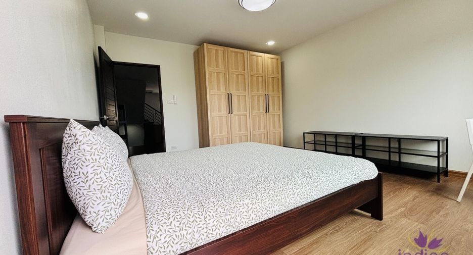 For rent 2 bedrooms retail Space in Mueang Chiang Mai, Chiang Mai