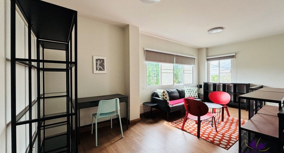 For rent 2 bedrooms retail Space in Mueang Chiang Mai, Chiang Mai