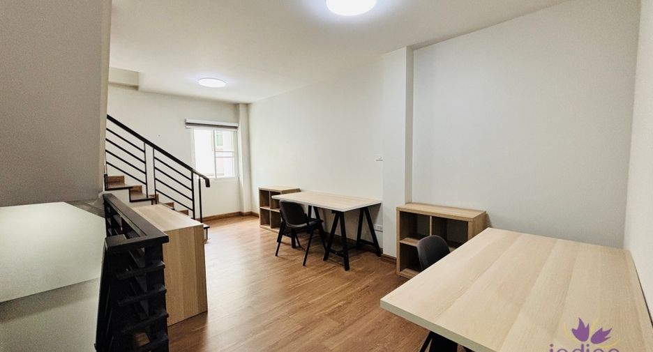 For rent 2 bedrooms retail Space in Mueang Chiang Mai, Chiang Mai