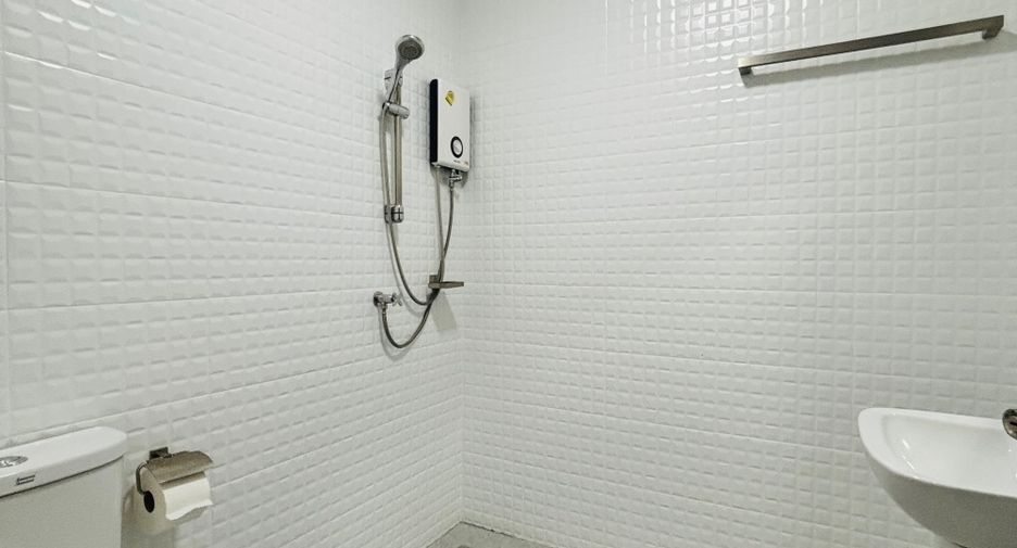 For rent 2 bedrooms retail Space in Mueang Chiang Mai, Chiang Mai