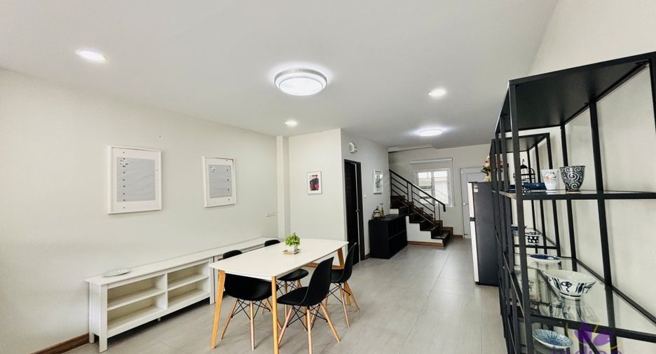 For rent 2 bedrooms retail Space in Mueang Chiang Mai, Chiang Mai