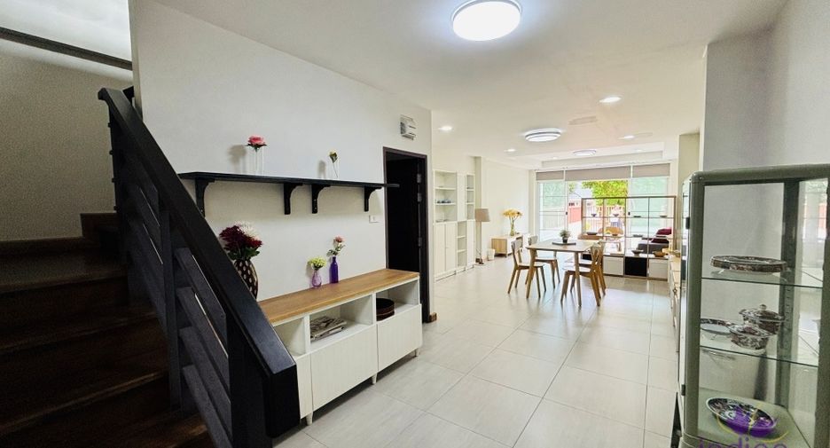For rent 2 bedrooms retail Space in Mueang Chiang Mai, Chiang Mai
