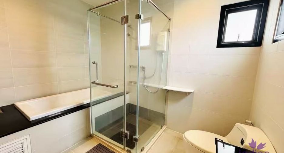 For sale 4 bedrooms house in San Kamphaeng, Chiang Mai