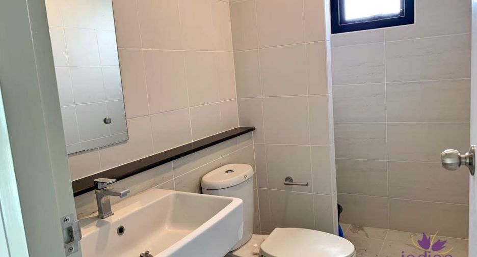 For sale 4 bedrooms house in San Kamphaeng, Chiang Mai