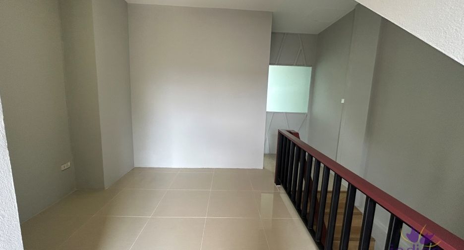 À vendre 2 chambres local commercial à San Kamphaeng, Chiang Mai