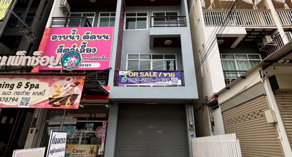 À vendre 2 chambres local commercial à San Kamphaeng, Chiang Mai