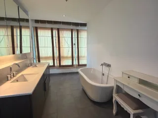 À vendre 3 chambres condo à Yan Nawa, Bangkok
