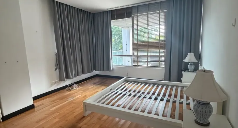 À vendre 3 chambres condo à Yan Nawa, Bangkok