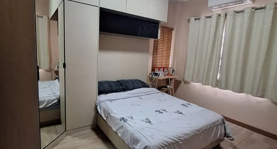 Haus zum Kauf mit 8 Zimmer in Lat Phrao, Bangkok